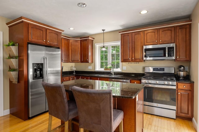27 Chisholm Farm Dr, Stratham, NH 03885