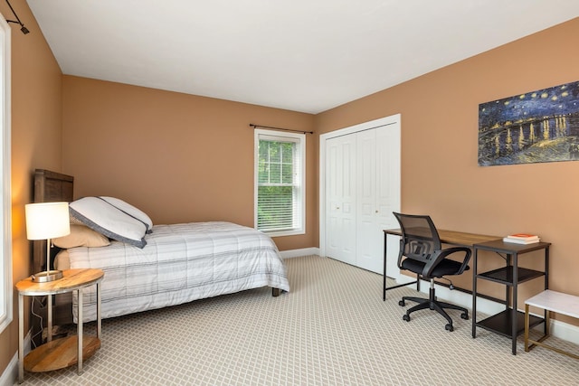 27 Chisholm Farm Dr, Stratham, NH 03885