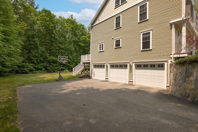27 Chisholm Farm Dr, Stratham, NH 03885