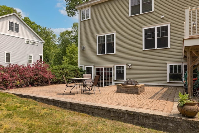 27 Chisholm Farm Dr, Stratham, NH 03885