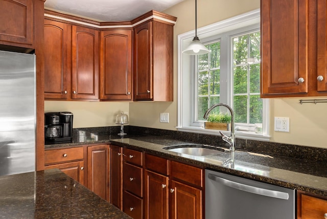 27 Chisholm Farm Dr, Stratham, NH 03885