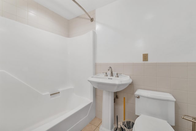 5 Lucerne Dr, Madison, NH 03849 - full bathroom featuring shower / bath combination, toilet, tile walls, and tile patterned floors