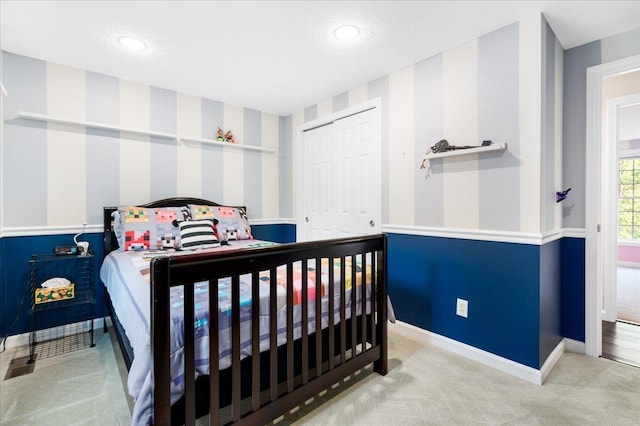 6 Samuels Ct, Dunbarton, NH 03046 - bedroom featuring baseboards, carpet floors, a closet, wallpapered walls, and recessed lighting