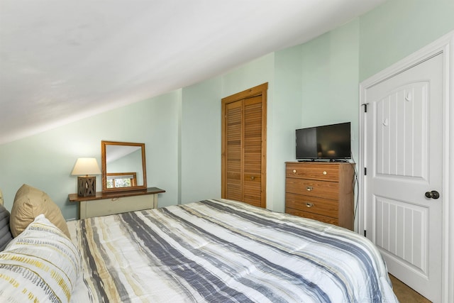 7 Acorn Dr, Alton, NH 03810 - bedroom with a closet and vaulted ceiling