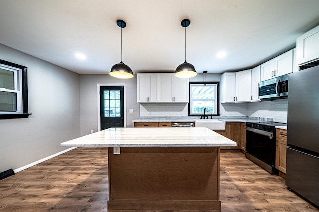 110 Currier Rd, Candia, NH 03034 - kitchen with appliances with stainless steel finishes, a sink, a center island, dark wood-style flooring, and recessed lighting