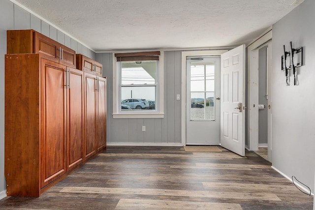 522 Ocean Blvd Unit 10, Hampton, NH 03842 - foyer entrance with baseboards, wood finished floors, and a textured ceiling