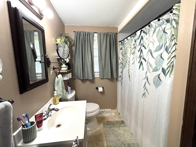 4 Mount Vernon Dr, Pelham, NH 03076 - bathroom featuring toilet, vanity, a textured ceiling, curtained shower, and baseboards