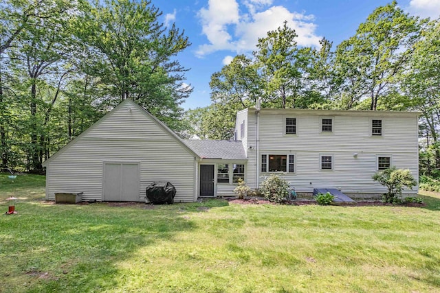 6 Bona Vista Dr, Bow, NH 03304 - back of property with a lawn