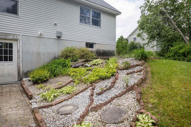 6 Moonbrook Dr, Rutland City, VT 05701 - view of green lawn