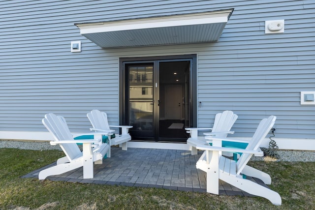 25 Little Bay Dr, Dover, NH 03820 - entrance to property with a patio
