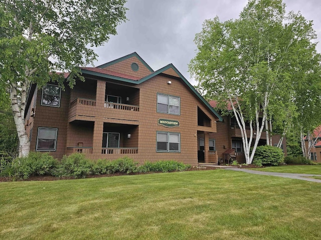 156 Deer Park Dr Unit 127D, Woodstock, NH 03262 - view of front of property featuring a front lawn and a balcony