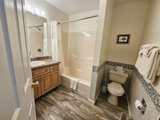 156 Deer Park Dr Unit 127D, Woodstock, NH 03262 - full bath featuring toilet, wood finished floors, vanity, shower / tub combo, and a wainscoted wall