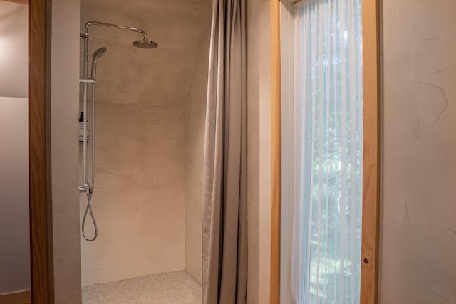 518 Shaker Blvd, Enfield, NH 03748 - bathroom featuring a stall shower