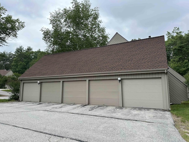 11 Pimlico Ct, Bedford, NH 03110 - view of garage