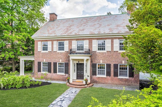 84 S Main St, Hanover, NH 03755 - colonial-style house featuring a high end roof, a chimney, and a front lawn