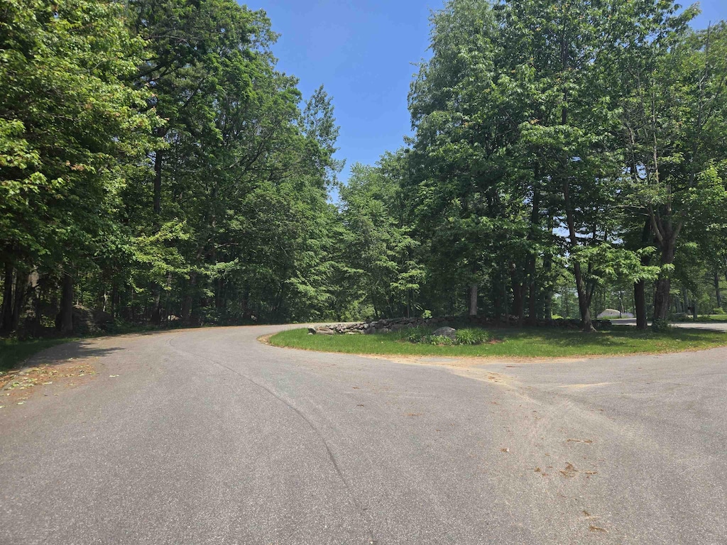 6 Eastview Rd, Derry, NH 03038