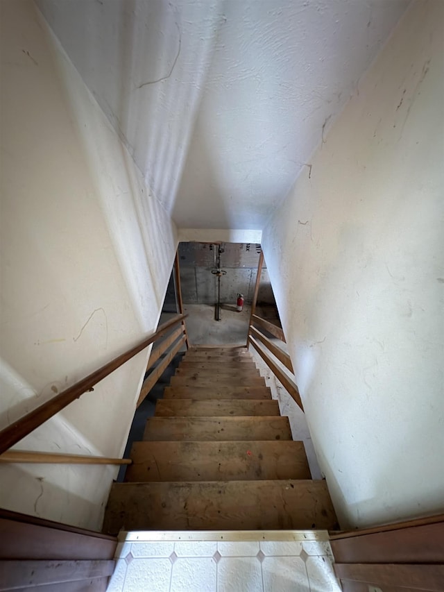28 Old Orchard Way, Manchester, NH 03103 - view of stairway