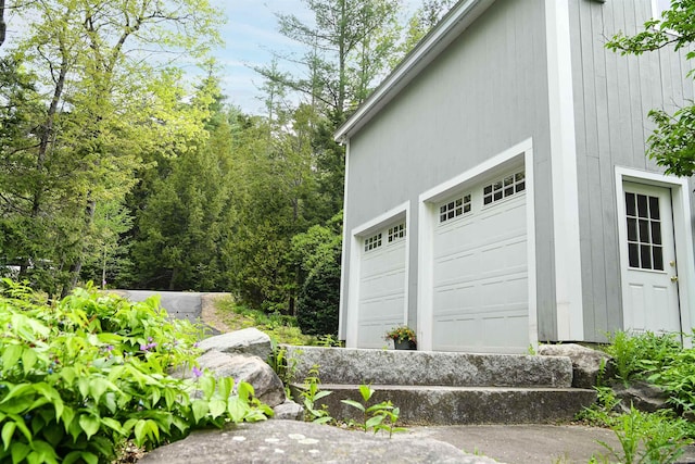 2 Parker Farm Ln, Amherst, NH 03031 - view of garage