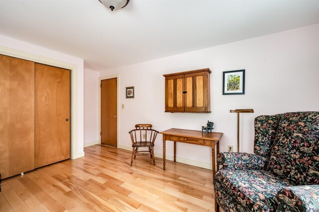 30 Old Piscataqua Rd, Durham, NH 03824 - living area featuring light wood-style flooring and baseboards