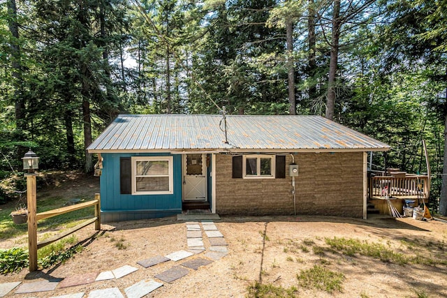 25 Singer Ln, Conway, NH 03813 - view of front of property with a metal roof