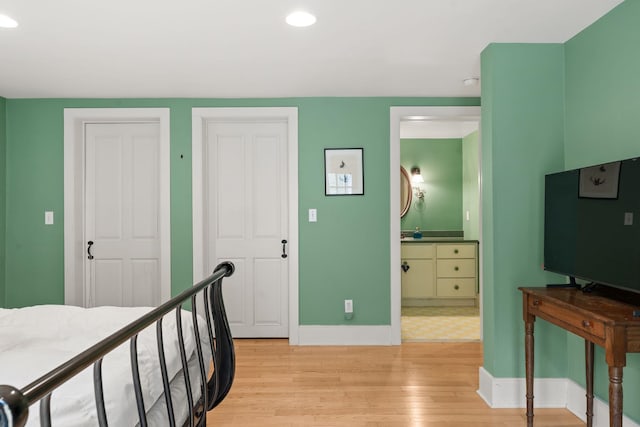 85 Dartmouth College Hwy Unit 204, Lyme, NH 03768 - bedroom with light wood-style floors, recessed lighting, and ensuite bath