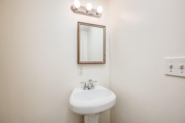 8 Woodridge Rd, Durham, NH 03824 - bathroom with a sink