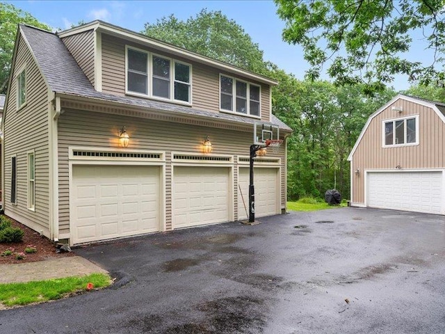 71 Marblehead Rd, Windham, NH 03087 - garage with driveway