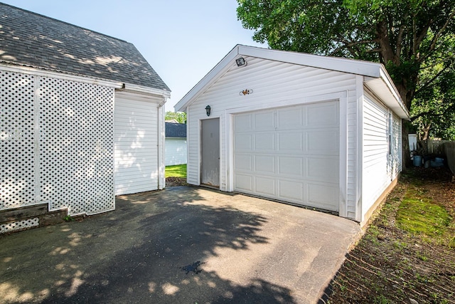 4 Walnut St, Exeter, NH 03833 - detached garage with driveway
