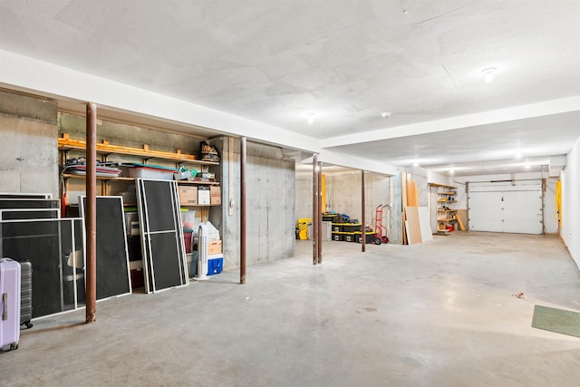 9 Hubbard Rd, Amherst, NH 03031 - view of garage