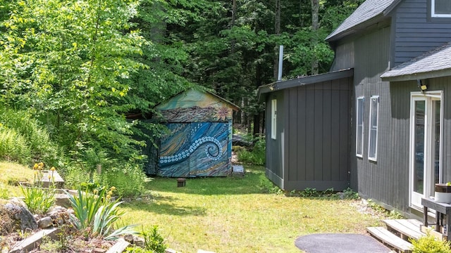 53 Broad Cove Dr, Concord, NH 03303 - view of green lawn with entry steps