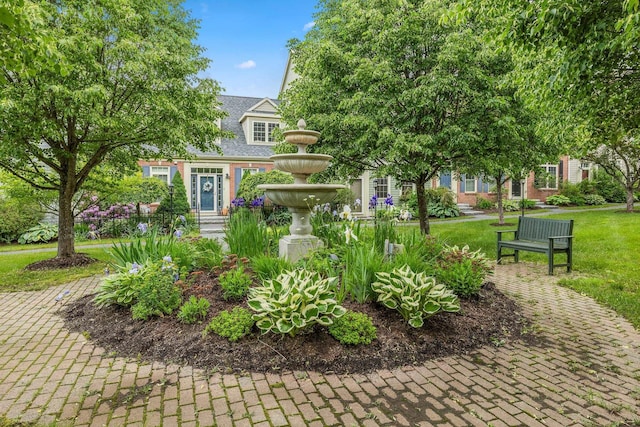 7 Shadow Brook Dr, Hanover, NH 03755 - view of front facade with a front yard