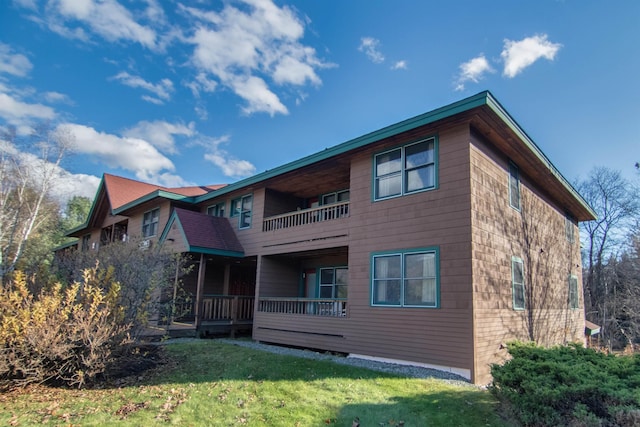 164 Deer Park Dr Unit 173A, Woodstock, NH 03262 - rear view of house with a balcony and a lawn