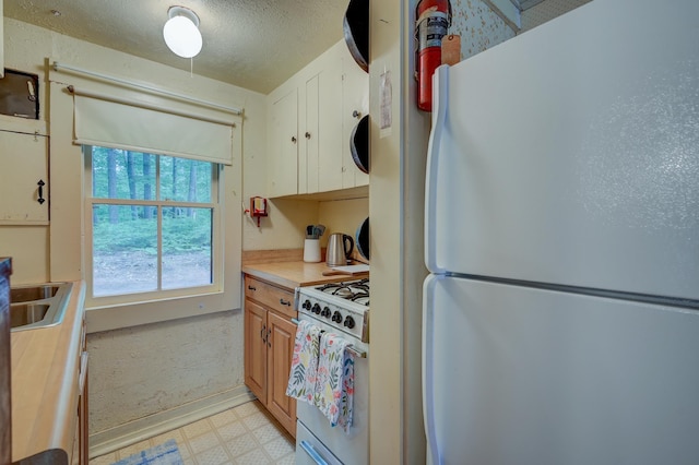 28 Brook Ln, Conway, NH 03818 - kitchen with white appliances, light countertops, light flooring, and a textured ceiling