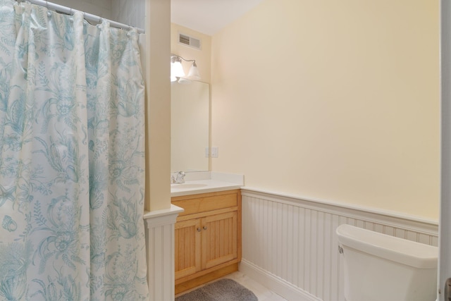 5 Fellows Ave, Hampton, NH 03842 - bathroom with vanity, wainscoting, and curtained shower