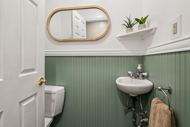 8 Willow Spring Ln, Hanover, NH 03755 - bathroom featuring a decorative wall and a wainscoted wall