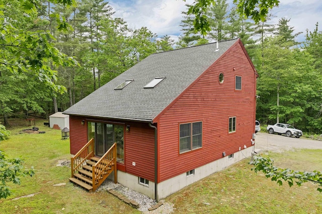 481 New Orchard Rd, Epsom, NH 03234 - view of front of property with roof with shingles, a front lawn, and entry steps