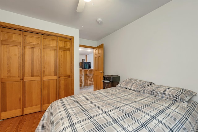481 New Orchard Rd, Epsom, NH 03234 - bedroom featuring a closet, light wood-type flooring, and a ceiling fan