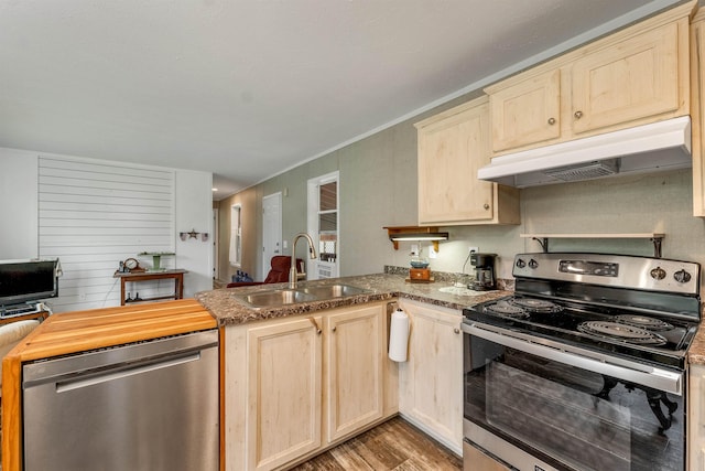 205 Windsor Rd, Hillsborough, NH 03244 - kitchen with stainless steel appliances, under cabinet range hood, light brown cabinetry, light wood-type flooring, and a peninsula