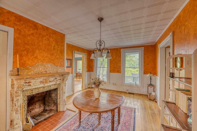 34 Union St, Littleton, NH 03561 - living room featuring light wood-style floors, crown molding, a chandelier, and an ornate ceiling