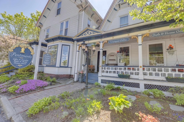 34 Union St, Littleton, NH 03561 - victorian-style house featuring a porch