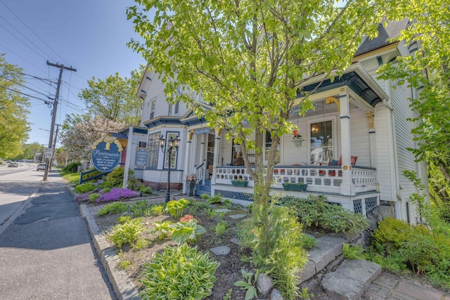 34 Union St, Littleton, NH 03561 - view of front of house with a porch