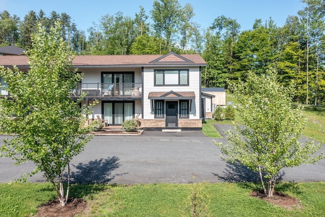 2366 Mountain Rd Unit 1, Stowe, VT 05672 - view of front of property with a balcony and driveway