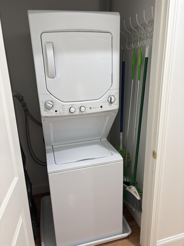 10 Diamond Oaks Blvd Unit 6, Kingston, NH 03848 - laundry room featuring stacked washing machine and dryer