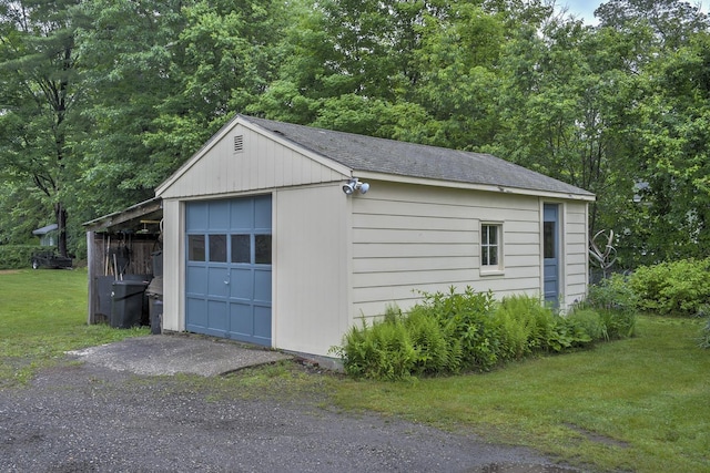 382 Park Ave, Keene, NH 03431 - detached garage featuring asphalt driveway