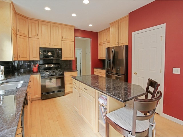 343 Cobblestone Cir S, Burlington, VT 05403 - kitchen with black appliances, light brown cabinets, light wood-type flooring, recessed lighting, and a kitchen bar