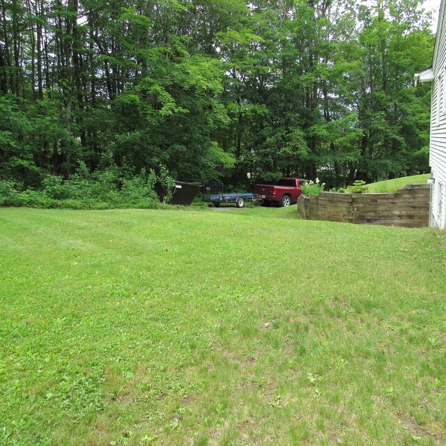 129 Chestnut St, Claremont, NH 03743 - view of grassy yard
