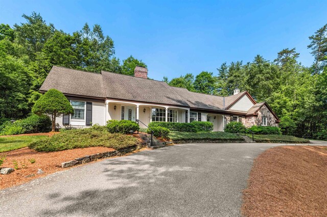 5 Melendy Holw, Amherst, NH 03031 - ranch-style home with a chimney and asphalt driveway