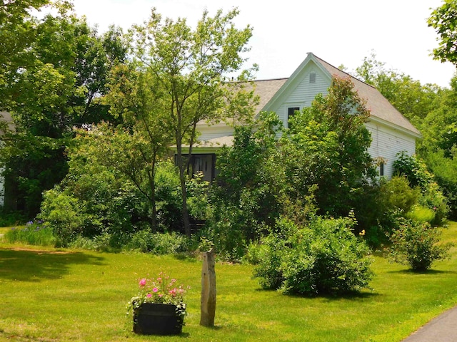 336 Main St, Wakefield, NH 03887 - view of green lawn