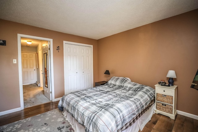 19 Shelburne Rd Unit 19, Merrimack, NH 03054 - bedroom with wood finished floors and a closet