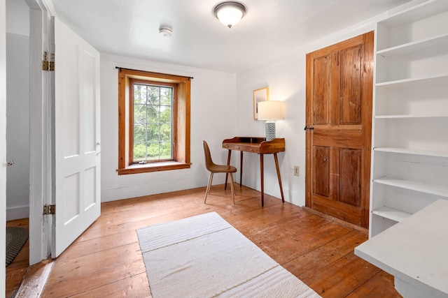 526 River Rd, Lyme, NH 03768 - foyer entrance with wood-type flooring